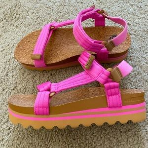 Reef PINK platform sandals, US size 7